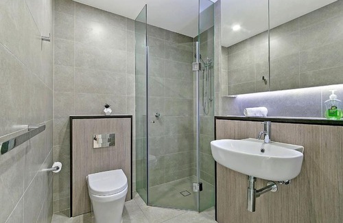 Waterloo Apartment | Waterloo 2BED Apt 10min to CBD+FREE PARKING NWA005