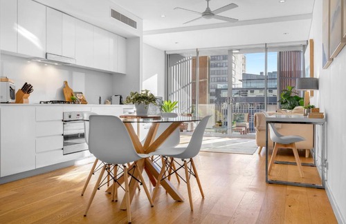 Surry Hills Apartment | Waterloo St Apartments by Urban Rest