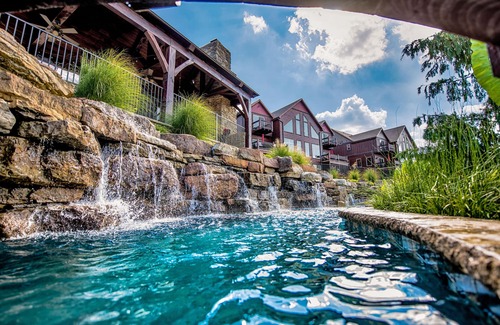 Indian Point House | WaterMill Cove LUXURY 8Bed/8BA Lakefront Lodge 10~HUGE POOL~2 miles to SDC~MiniGolf