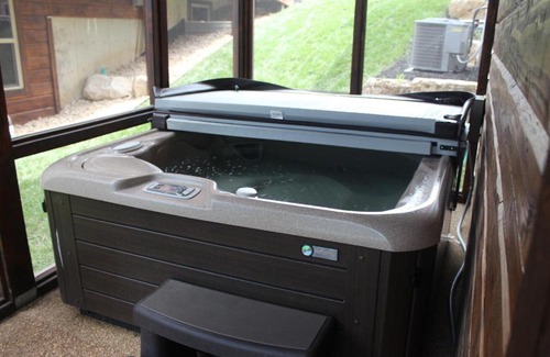 Indian Point House | WaterMill Cove Resort Lakefront Lodge By Silver Dollar City 2 POOLS Dock