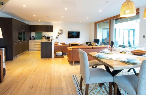 South Cerney House | Waters Edge 15, Kingsholm (P)