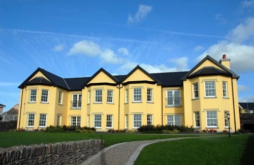 Dingle House | Waters Edge Apartment 1