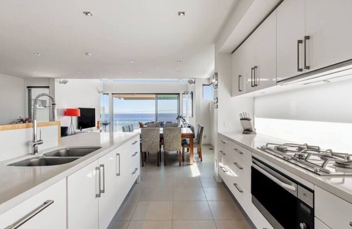 Edithvale House | Waters Edge Retreat - water views on the beach