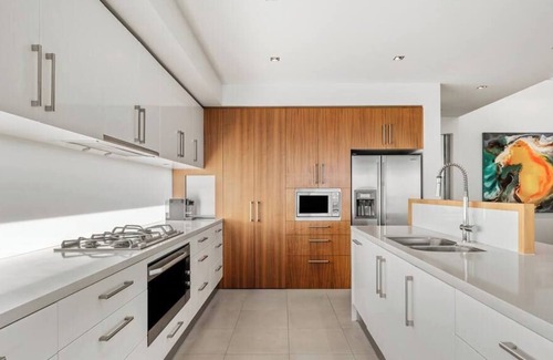Edithvale House | Waters Edge Retreat - water views on the beach