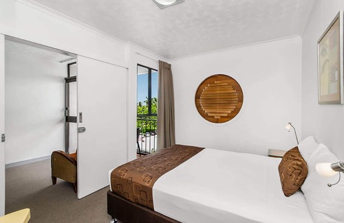 North Ward Hotel | Waters Edge The Strand