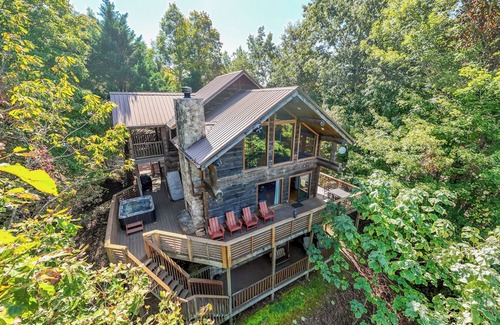 Bryson City Cabin | Watershed 10 - Two King Bedrooms with a Long Range View