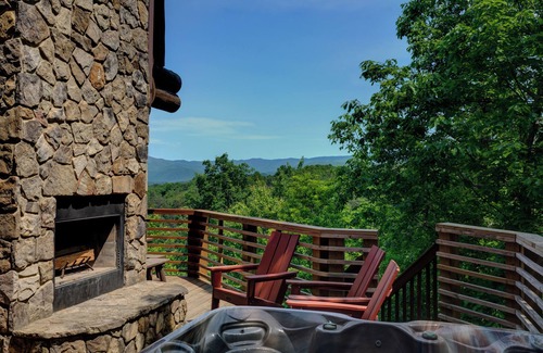 Bryson City Cabin | Watershed 10 - Two King Bedrooms with a Long Range View