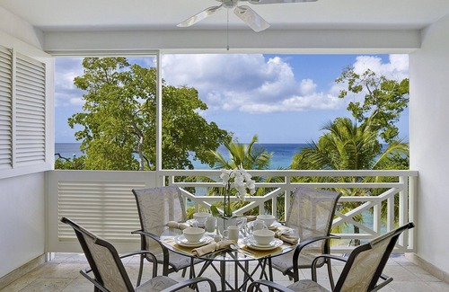 Old Trees Bay Apartment | Waterside 303