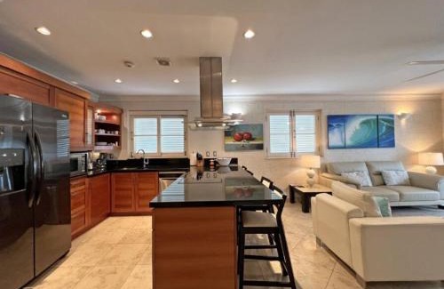 Old Trees Bay Apartment | Waterside Apartment 101 by Island Villas