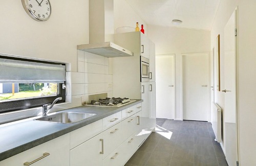 Lochem Ski Chalet | Waterside Bliss in Lochem