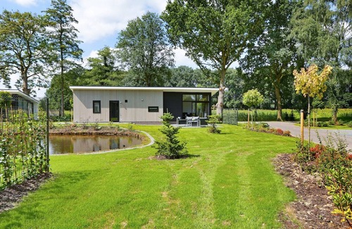 Lochem Ski Chalet | Waterside Bliss in Lochem