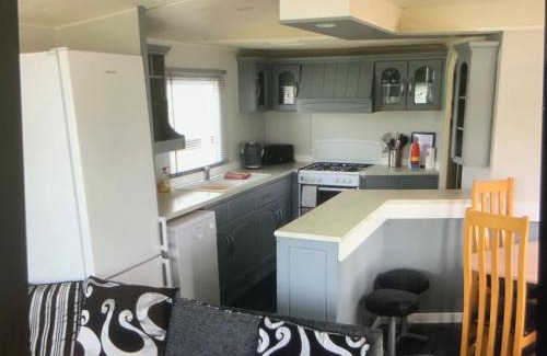 Grimsby House | Waterside Haven at Cleethorpes Beach Free Wi-Fi 2 Toilets
