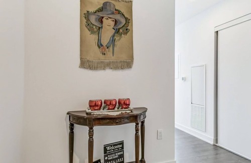 Burlington Apartment | Waterview apartment. Cozy 2-bedroom apartment in fantastic Burlington with, WiFi