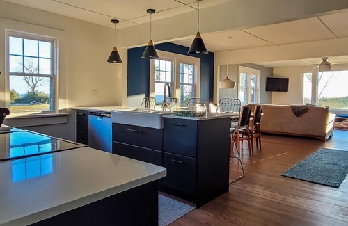 Coinjock House | Waterview Cottage on the Currituck Sound with Private Dock & Kayaks