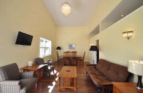 Wiarton Hotel | Waterview On The Bay