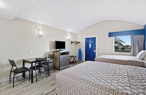 Rockport Hotel | Waterview Penthouse, pool, stroll to marina, beach