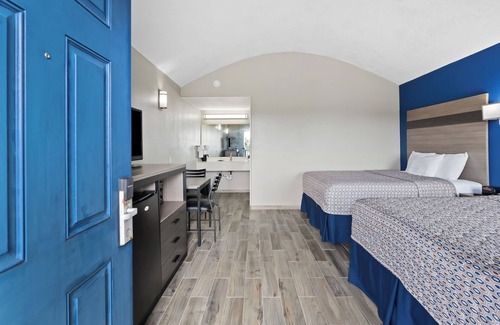 Rockport Hotel | Waterview Penthouse, pool, stroll to marina, beach