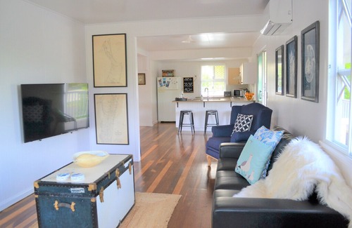 Tin Can Bay House | Watoomba House Seaviews overlooking park, sleeps 8, air con, room for your boat