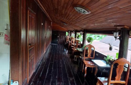 Luang Prabang Hostel | Watthat & Maladreds GUESTHOUSE dorm 1