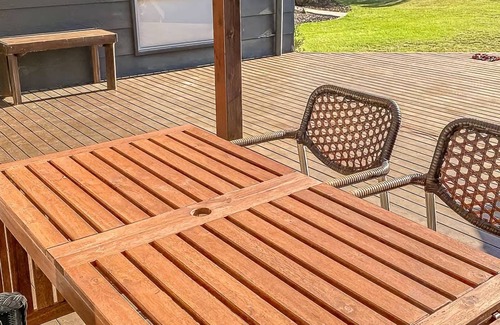 Sandy Point House | Wattlebird is positioned perfectly for your next relaxing holiday.