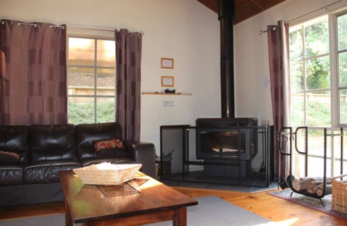 Warburton House | Wattletree Cottage Self Contained Accommodation