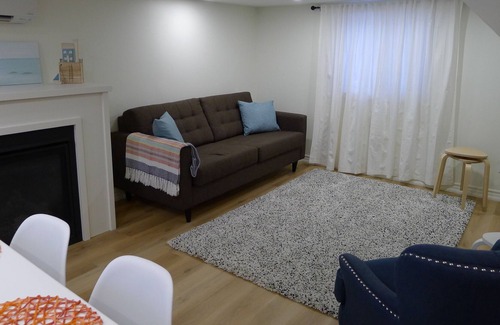 Port Dover Cottage | Wave House - 2 bedroom+Patio+BBQ+Wifi+short walk to DT & beach