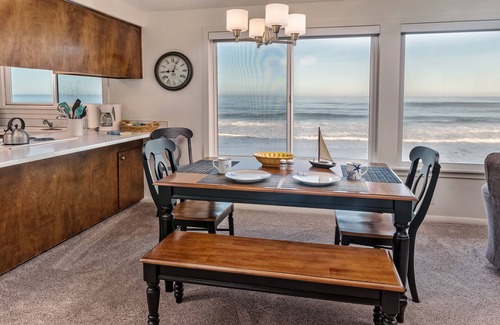 Gleneden Beach House | Wave watching at it's best