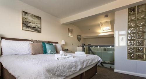 Flamborough House | Wavecrest Cottage, Hot Tub & Garden, Sleeps 8