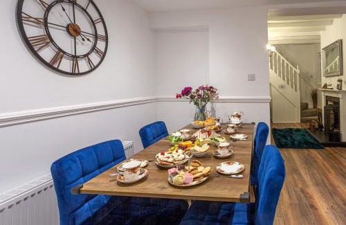 Flamborough House | Wavecrest Cottage, Hot Tub & Garden, Sleeps 8