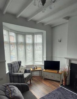 Flamborough House | Wavecrest Cottage, Hot Tub & Garden, Sleeps 8