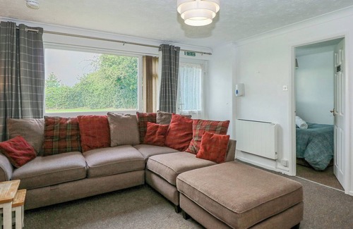Hopton Ski Chalet | WAVENEY VIEW, pet friendly, with a garden in Burgh Castle