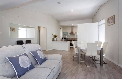 Beckenham Apartment | Waverley apartment F-two bedrooms, wifi available