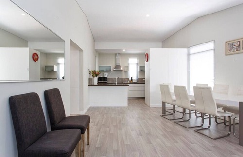 Beckenham Apartment | Waverley apartment F-two bedrooms, wifi available