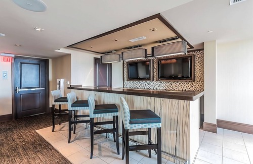 Northeast Virginia Beach Hotel | Waves and Sunshine Await! Oceanfront Stay w/Pool and Full Kitchen