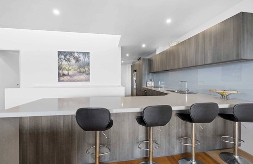 Anglesea House | Waves and Wander Summ