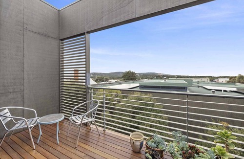 Anglesea House | Waves and Wander Summ