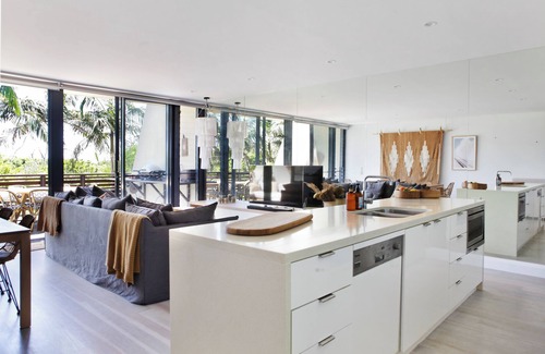 Byron Bay Villa | Waves Everyday - unobstructed view to beautiful Belongil Beach- no schoolies