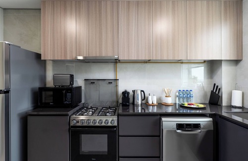 Dubai Apartment | Waves - Stylish 1BR Close to IMG World & Global Village