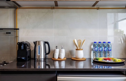 Dubai Apartment | Waves - Stylish 1BR Close to IMG World & Global Village