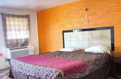 Cedar Crest Hotel | Way Side Inn by Hotel O Dallas near Fair Park Downtown