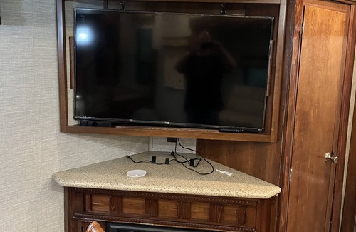 Lee County House | Way, way off the grid in a Lux RV 25 minutes from Austin