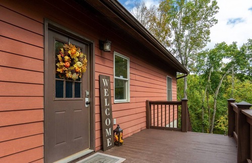 Mountain Springs Cabin | Waynesville Mt. Getaway/Secluded & Peaceful Cabin/Hot Tub/Rec. Rm/Fire pit/Refundable Pet Fee