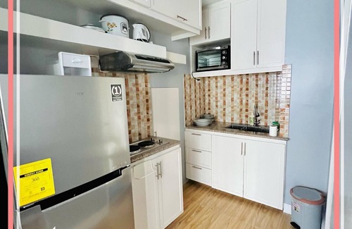 Bonifacio Global City Condo | We are offering a fully furnished, smartly designed, and cozy condo unit.