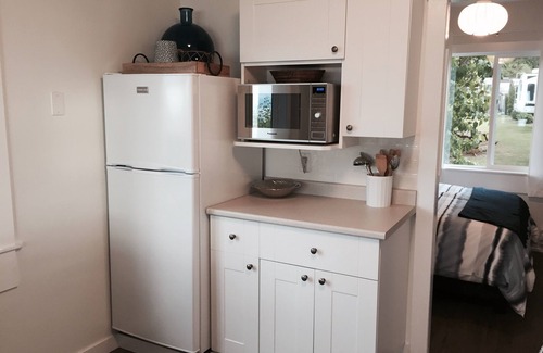 Regional District of Nanaimo Cottage | WE ARE SO SORRY, THIS PROPERTY IS NO LONGER AVAILABLE FOR SHORT TERM RENTALS.