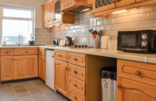 Muston Cottage | We just love the proximity to the beach that this house offers.