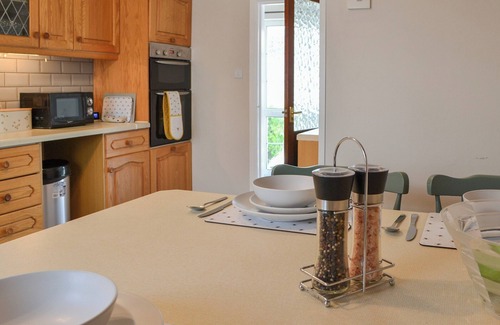 Muston Cottage | We just love the proximity to the beach that this house offers.