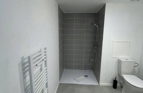 Barbatre Apartment | We Live In R - Suite 103