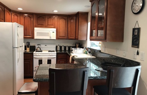 Sherman Oaks House | We require no menial chores or unreasonable fees! A charming LA cottage!