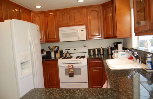 Sherman Oaks House | We require no menial chores or unreasonable fees! A charming LA cottage!