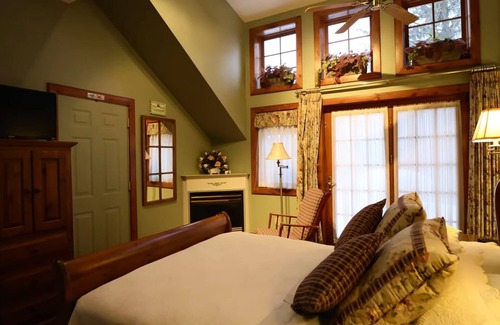 Historic Old Town House | WeatherPine Inn
